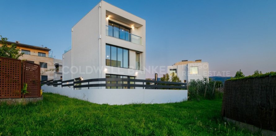 Villa i Vigo, Pontevedra, Spanien 4 sovrum, 220 kvm. Nr. 158331