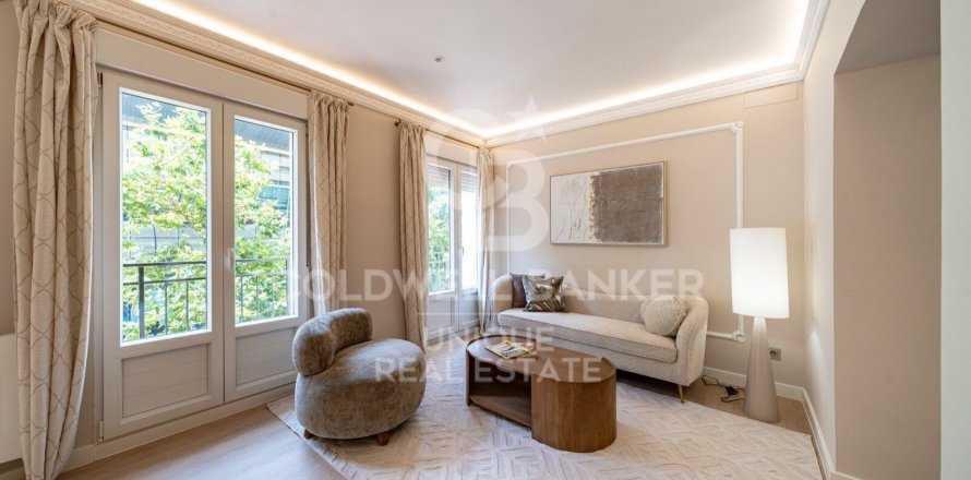 Apartamento en Madrid, España 2 dormitorios, 113 m2 No. 158330