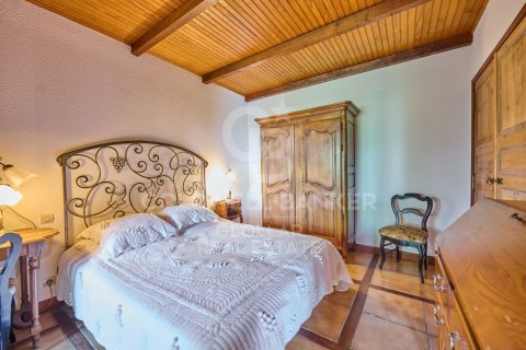 House for sale in Spain 4 bedrooms, 215 sq.m. No. 158328 - photo 28