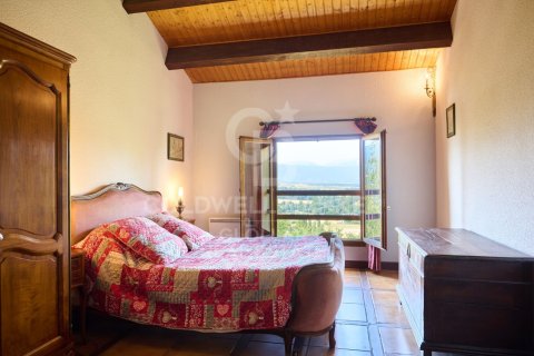 House for sale in Spain 4 bedrooms, 215 sq.m. No. 158328 - photo 25