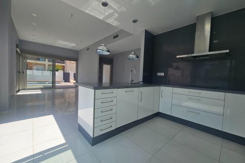 Villa till salu Alicante, Spanien 3 sovrum, 133 kvm. Nr. 137803 - foto 8