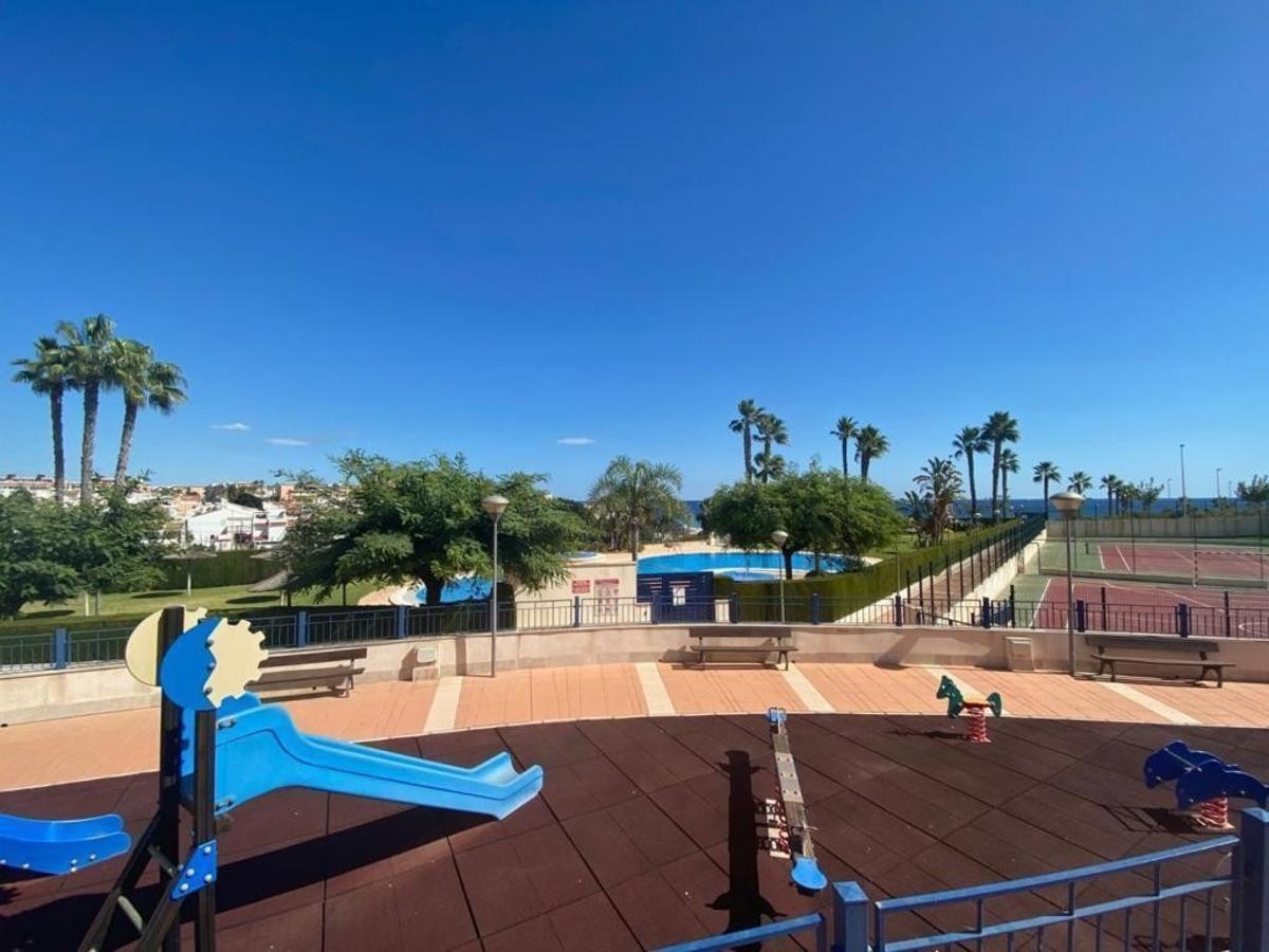 Appartamento a Mil Palmeras, Alicante, Spagna 2 camere da letto, 84 mq. N° 149083