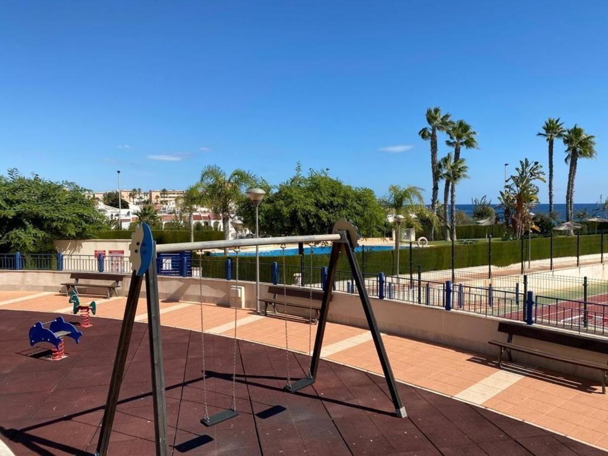 Appartamento a Mil Palmeras, Alicante, Spagna 2 camere da letto, 84 mq. N° 149083