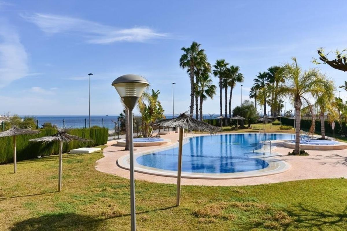 Appartamento a Mil Palmeras, Alicante, Spagna 2 camere da letto, 84 mq. N° 149083