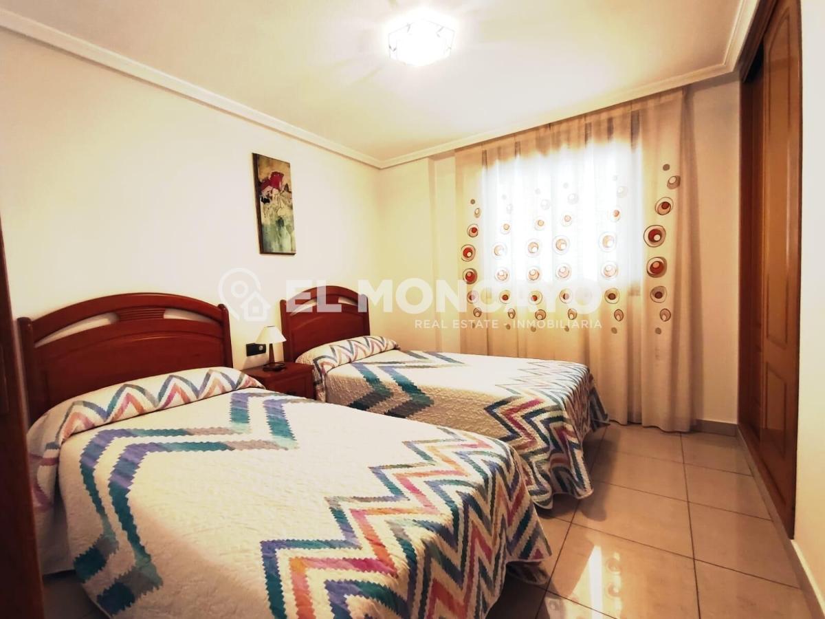 Appartamento a Guardamar del Segura, Alicante, Spagna 4 camere da letto, 122 mq. N° 149085