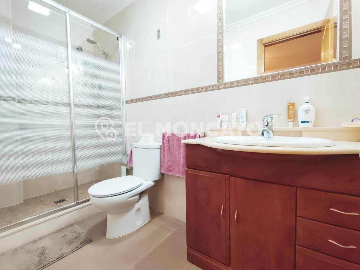 Appartamento a Guardamar del Segura, Alicante, Spagna 4 camere da letto, 122 mq. N° 149085
