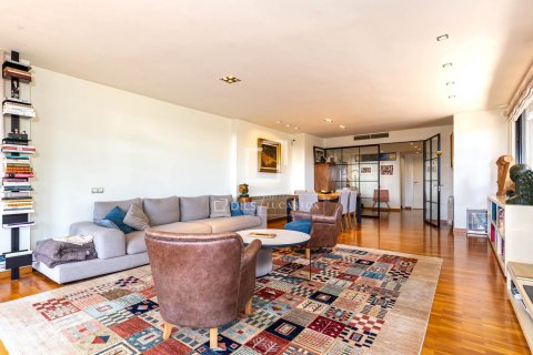 Dzīvoklis pārdošanā Esplugues de Llobregat, Barcelona, Spānijā 3 istabas, 192 m2 Nr. 160834 - attēls 9