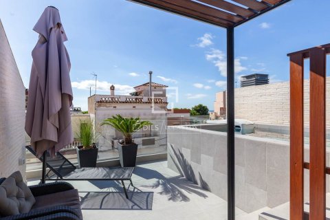 Villa pārdošanā Esplugues de Llobregat, Barcelona, Spānijā 3 istabas, 240 m2 Nr. 160836 - attēls 4