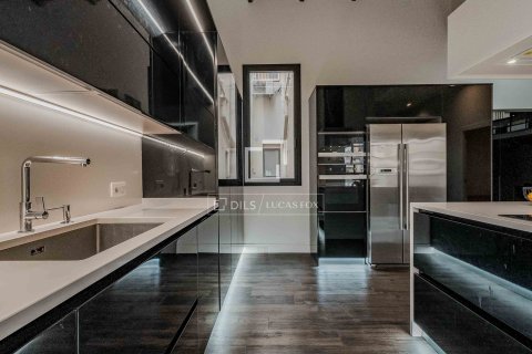 Apartament w Barcelona, Hiszpania 3 sypialnie, 212 mkw. nr 160835 – zdjęcie 4