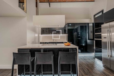 Apartament w Barcelona, Hiszpania 3 sypialnie, 212 mkw. nr 160835 – zdjęcie 2