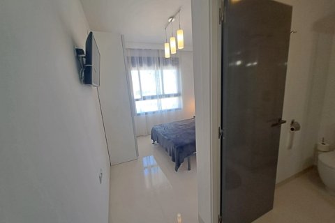 Huoneisto myytävänä Mil Palmeras, Alicante, Espanja, 2 makuuhuonetta, 65 m2 No. 145434 - kuva 12