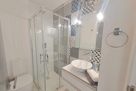 Huoneisto myytävänä Mil Palmeras, Alicante, Espanja, 2 makuuhuonetta, 65 m2 No. 145434 - kuva 14