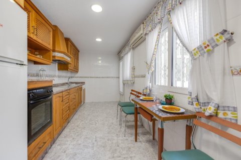 Huoneisto myytävänä Torrevieja, Alicante, Espanja, 2 makuuhuonetta, 105 m2 No. 145432 - kuva 20