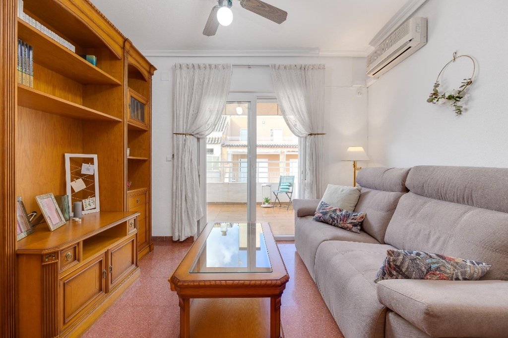 Apartamento en Torrevieja, Alicante, España 2 dormitorios, 105 m2 No. 145432