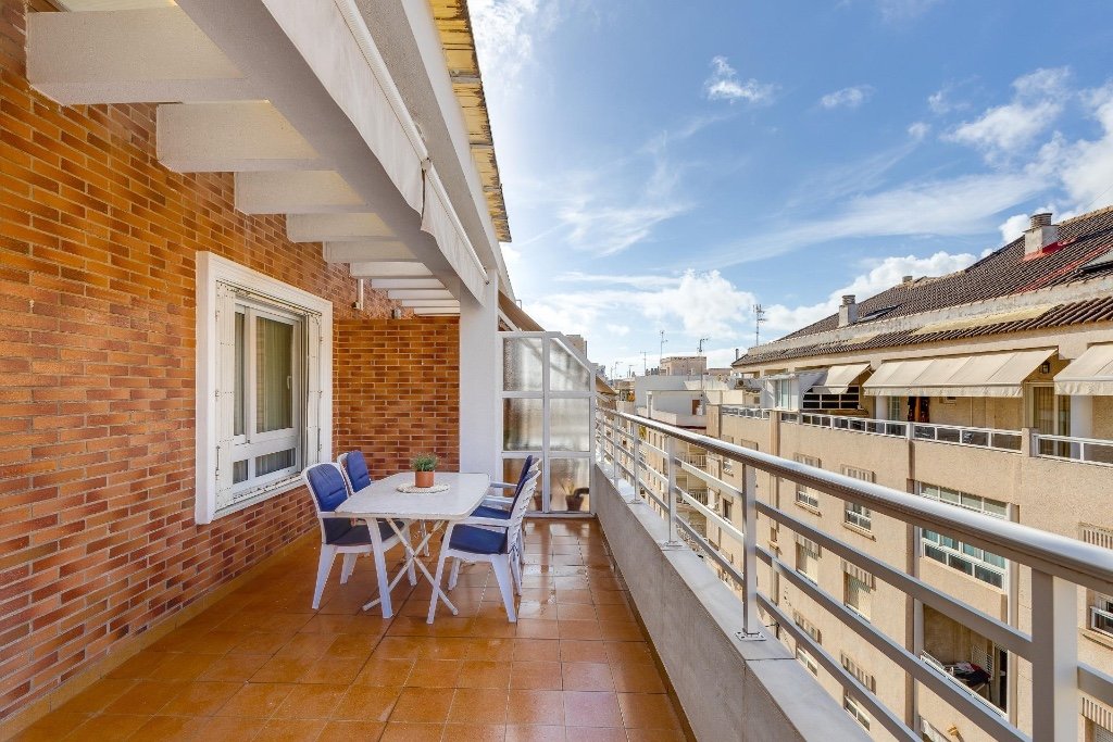 Apartamento en Torrevieja, Alicante, España 2 dormitorios, 105 m2 No. 145432