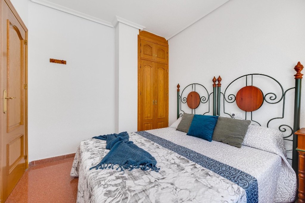 Apartamento en Torrevieja, Alicante, España 2 dormitorios, 105 m2 No. 145432