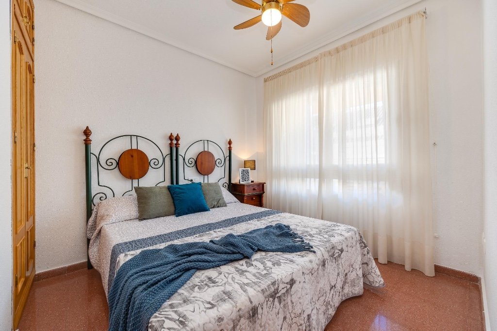 Apartamento en Torrevieja, Alicante, España 2 dormitorios, 105 m2 No. 145432