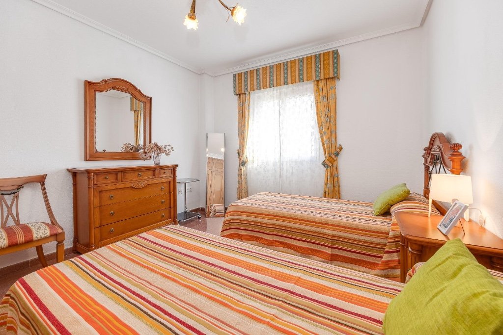 Apartamento en Torrevieja, Alicante, España 2 dormitorios, 105 m2 No. 145432