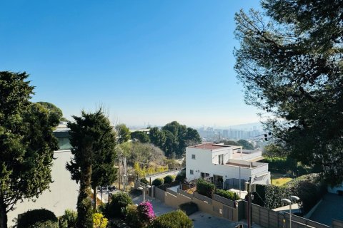 Villa à vendre Barcelona, Espagne, 6 chambres, 214 m2 No. 133539 - photo 8