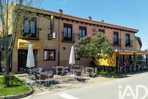 Hotelli El Burgo Ranero, Leon, Espanja 11 makuuhuonetta, 483 m2 No. 152268
