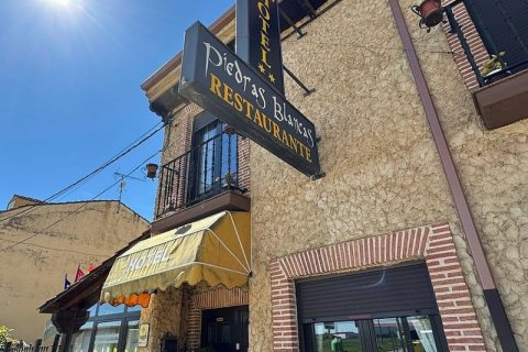 Hotelli myytävänä El Burgo Ranero, Leon, Espanja, 11 makuuhuonetta, 483 m2 No. 152268 - kuva 3