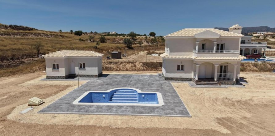 Finca à Pinoso, Alicante, Espagne 4 chambres, No. 195462