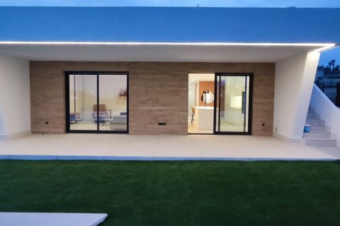 Villa till salu Ciudad Quesada, Alicante, Spanien 3 sovrum, 150 kvm. Nr. 139473 - foto 1