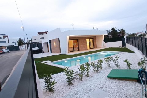Villa till salu Ciudad Quesada, Alicante, Spanien 3 sovrum, 150 kvm. Nr. 139473 - foto 2