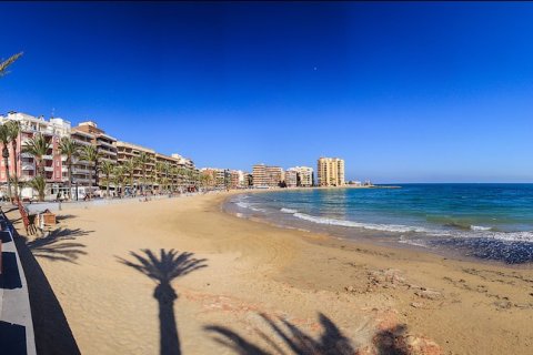 Apartamento en venta en Torrevieja, Alicante, España 2 dormitorios, 71 m2 No. 183561 - foto 10