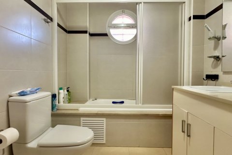 Apartament w Mil Palmeras, Alicante, Hiszpania 2 sypialnie, 90 mkw. nr 142490 – zdjęcie 17