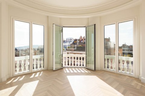 Ático en venta en Barcelona, España 4 dormitorios, 268 m2 No. 150209 - foto 4