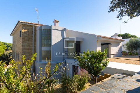 Villa for sale in Arenys de Mar, Barcelona, Spain 4 bedrooms, 345 sq.m. No. 150210 - photo 12