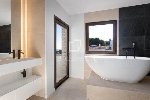 Villa for sale in Arenys de Mar, Barcelona, Spain 4 bedrooms, 345 sq.m. No. 150210 - photo 20