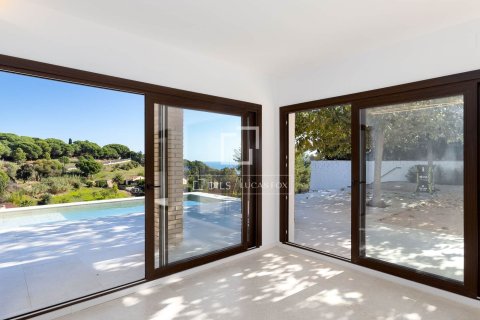 Villa for sale in Arenys de Mar, Barcelona, Spain 4 bedrooms, 345 sq.m. No. 150210 - photo 3