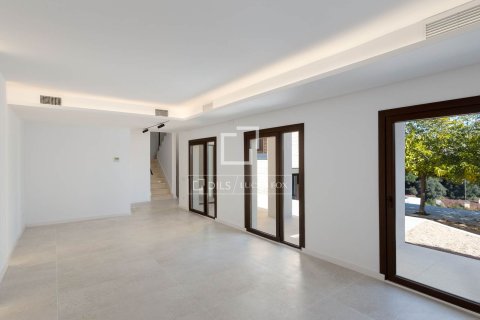 Villa for sale in Arenys de Mar, Barcelona, Spain 4 bedrooms, 345 sq.m. No. 150210 - photo 5