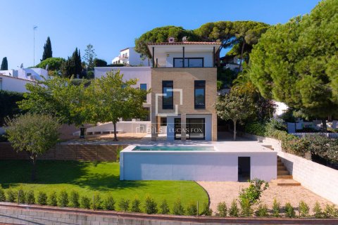 Villa in Arenys de Mar, Barcelona, Spain 4 bedrooms, 345 sq.m. No. 150210