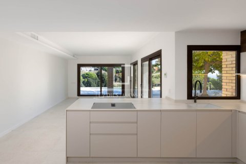 Villa for sale in Arenys de Mar, Barcelona, Spain 4 bedrooms, 345 sq.m. No. 150210 - photo 9