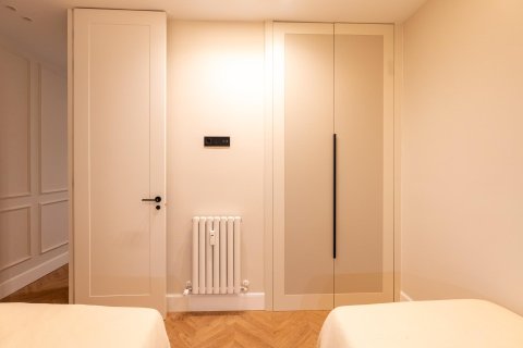 Apartment for sale in Madrid, Spain 3 bedrooms, 144 sq.m. No. 148785 - photo 30