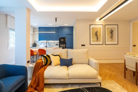 Apartment for sale in Madrid, Spain 3 bedrooms, 144 sq.m. No. 148785 - photo 8
