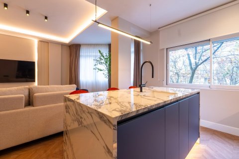 Apartment for sale in Madrid, Spain 3 bedrooms, 144 sq.m. No. 148785 - photo 16