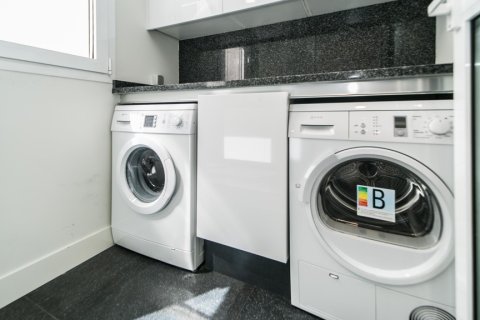 Apartment for rent in Madrid, Spain 2 bedrooms, 110 sq.m. No. 148786 - photo 21