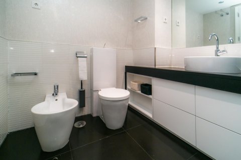 Apartment for rent in Madrid, Spain 2 bedrooms, 110 sq.m. No. 148786 - photo 10