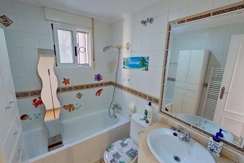 House for sale in La Florida, Alicante, Spain 3 bedrooms, 100 sq.m. No. 148784 - photo 13