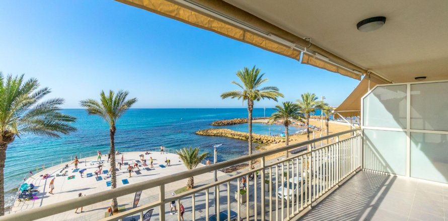 Apartment à Torrevieja, Alicante, Espagne 4 chambres, 109 m2 No. 149559