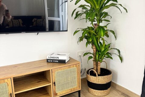 Lägenhet för uthyrning i Alicante, Spanien 3 sovrum, 83 kvm. Nr. 149558 - foto 7