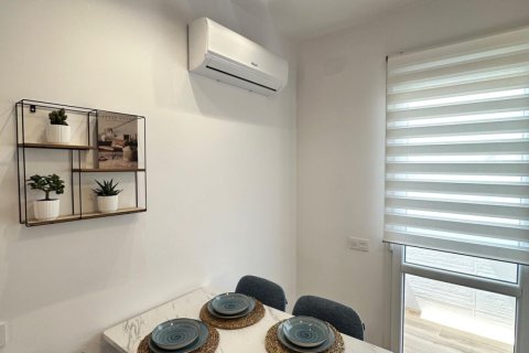 Lägenhet för uthyrning i Alicante, Spanien 3 sovrum, 83 kvm. Nr. 149558 - foto 9