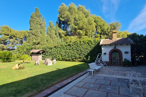 Villa en venta en Paterna, València, España 5 dormitorios, 498 m2 No. 149689 - foto 2