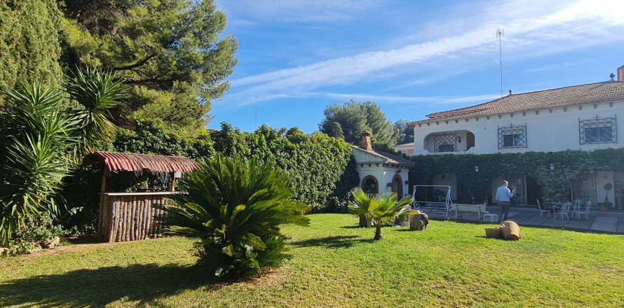 Villa en Paterna, València, España 5 dormitorios, 498 m2 No. 149689