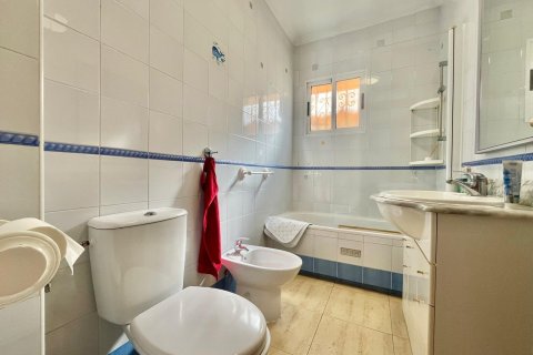 Apartment for sale in Alicante, Spain 3 bedrooms, 51 sq.m. No. 177510 - photo 24