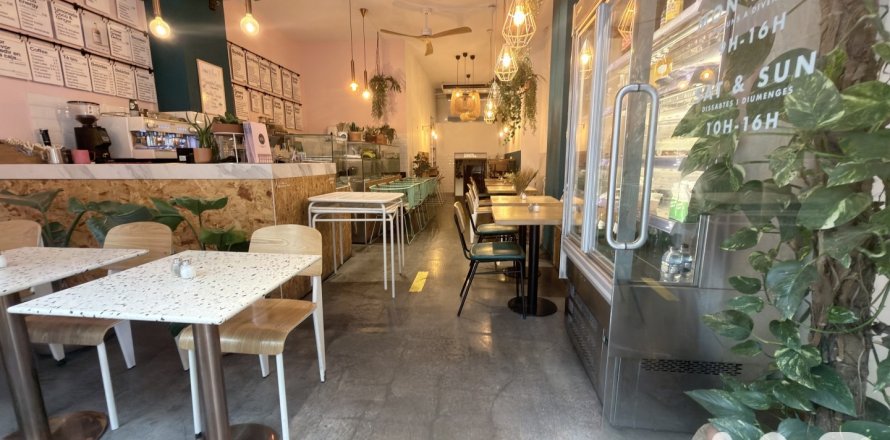 Cafetería / restaurante en Barcelona, España 152 m2 No. 195761